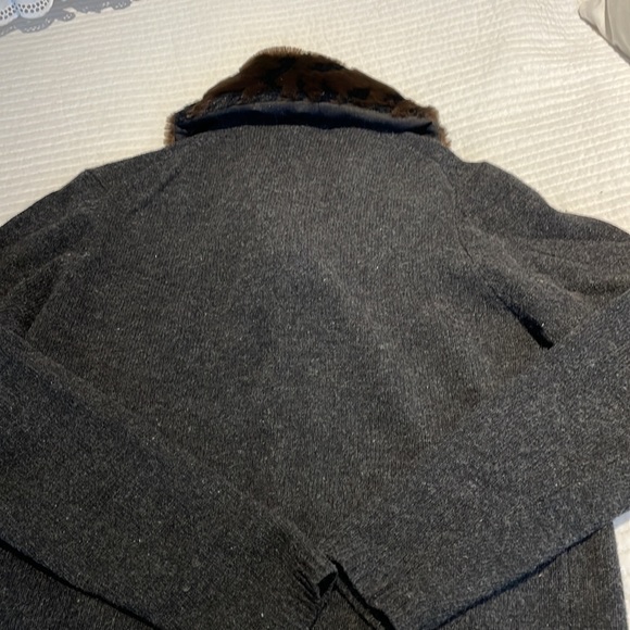 Gray lambswool and nylon cardigan with detachable faux fur collar - Picture 6 of 6
